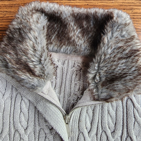 Y2K Liz Claiborne Cable Knit Faux Fur Collar Full Zip Vest - Picture 3 of 9
